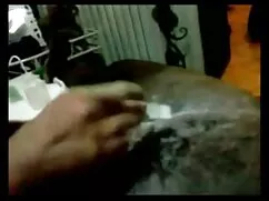 مرد چاق قرار دادن سر ...