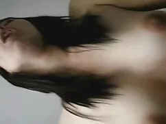 دختر در لباس قرمز سر ...