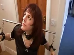 دو خواهر به اتاق با  ...